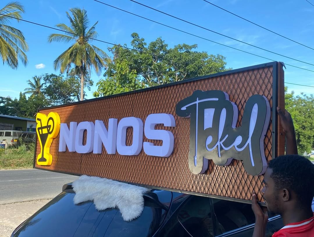 Nonos Tekel signage